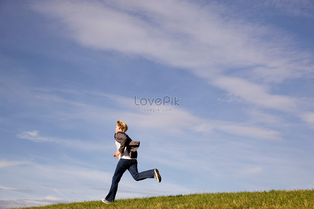 Man Running On The Grass Picture And HD Photos | Free Download On Lovepik