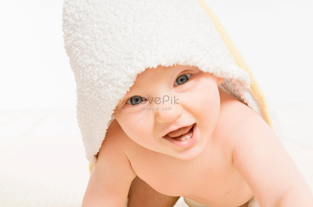 Baby with towel online on head