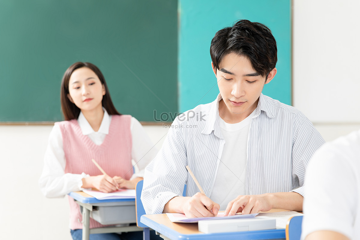 Student Exam Peek Picture And HD Photos | Free Download On Lovepik