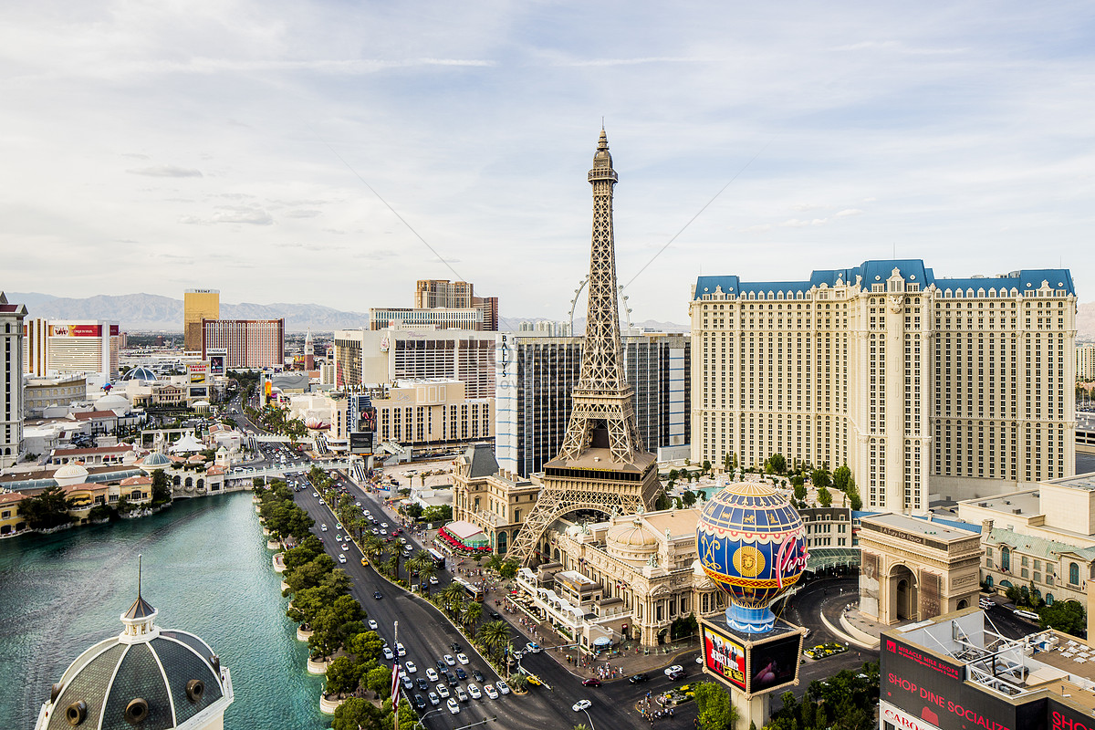 Las vegas time. Триумфальная арка в Лас-Вегасе. Лэндмарк гостиница Лас Вегас снос. Travelling to las Vegas.