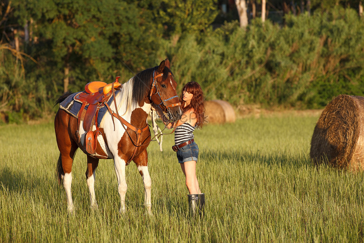 Cavalo Escorregadio De Mulher Na Floresta Imagem Grátis_Foto Número  501445232_JPG Formato Imagem_pt.lovepik.com