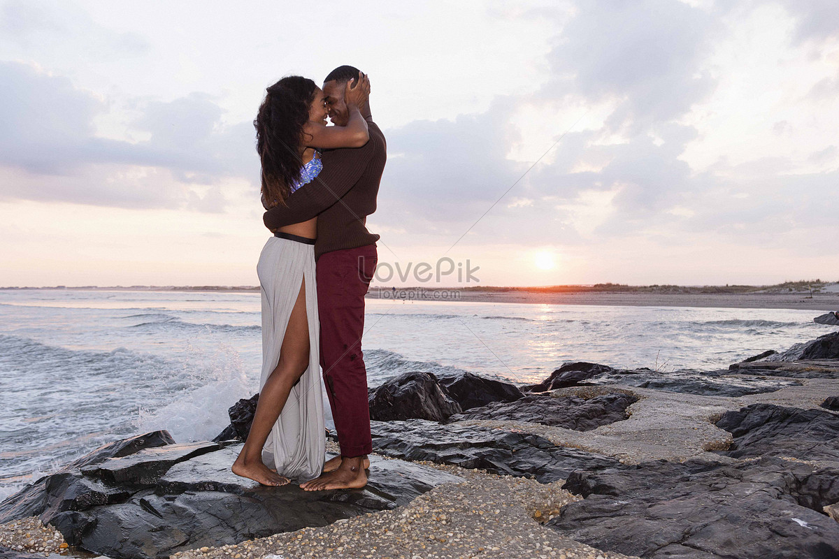 Simple couple pose | Couple posing, Couple photography poses, Poses