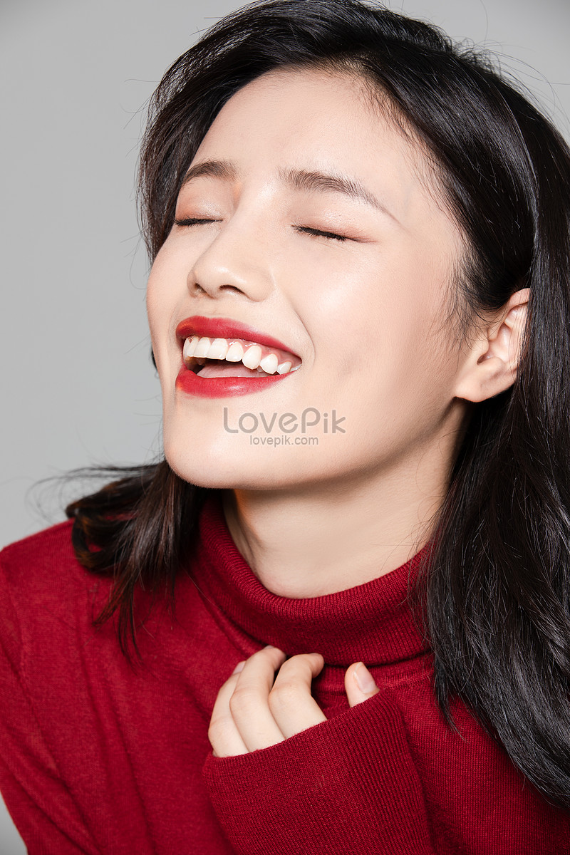 Beautiful Woman With Laughing Expression Picture And HD Photos | Free ...