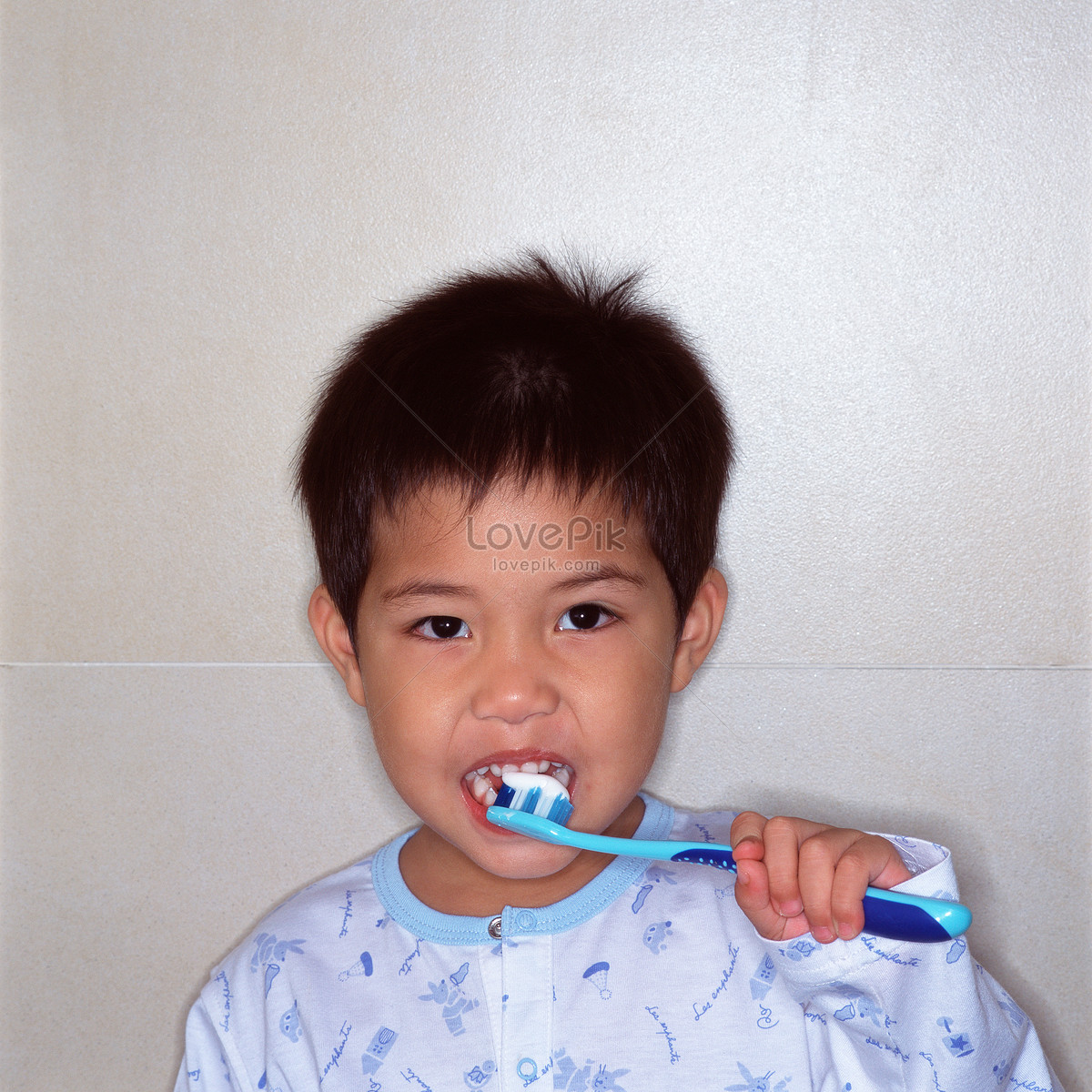 可爱的小男孩刷牙 向量例证. 插画 包括有 暂挂, 童年, 表达式, 孩子, 少许, 生活方式, 子项 - 167455790