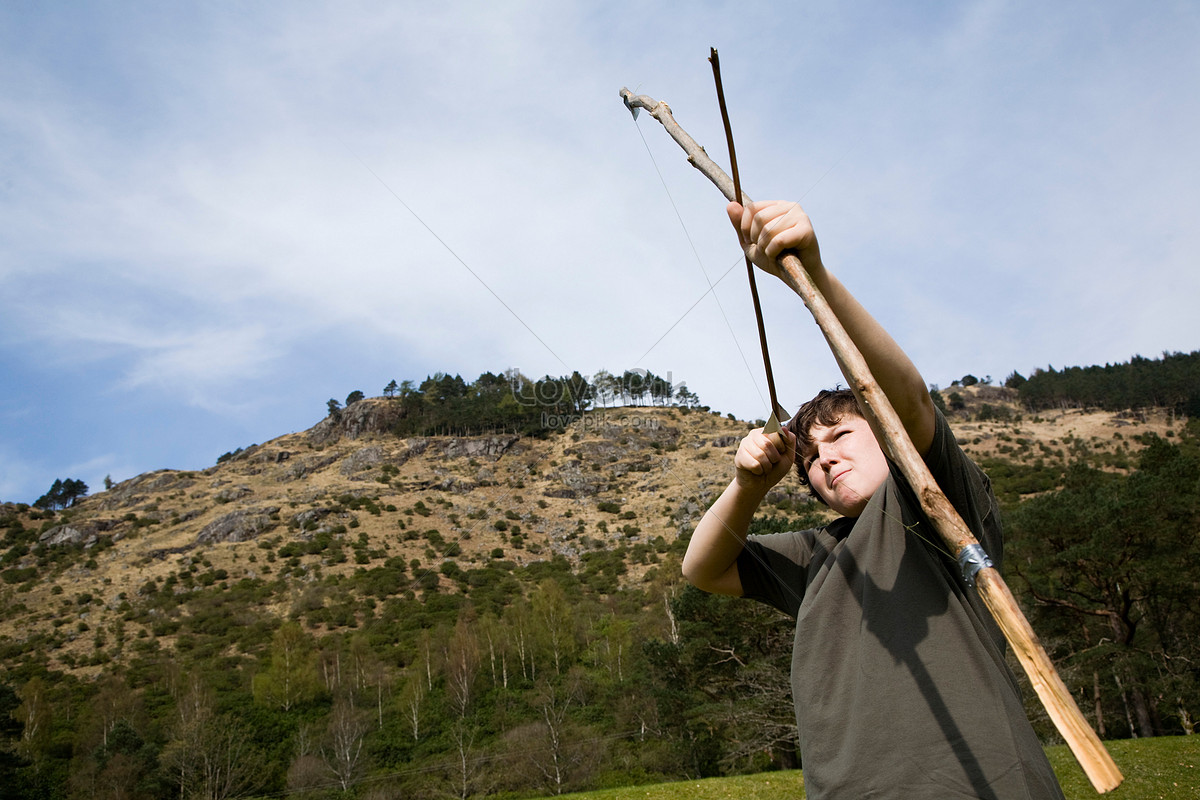 Фото мальчика со стрелой во лбу
