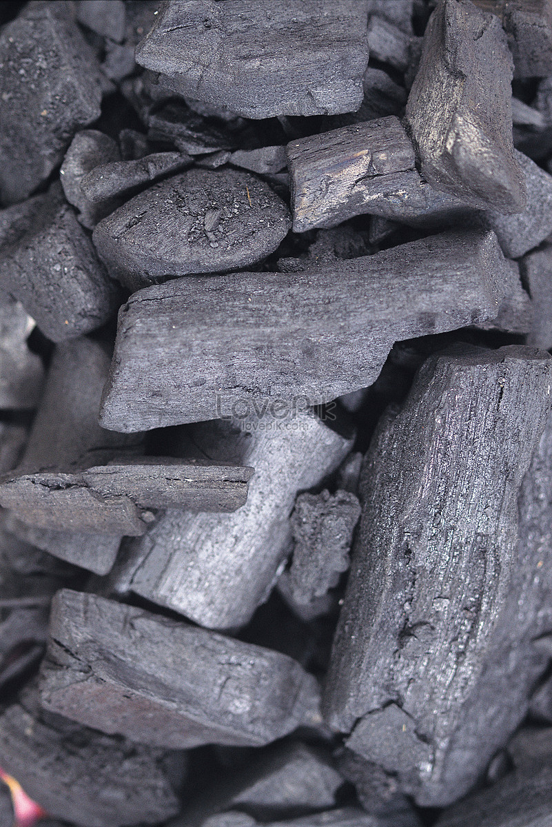 Сера в угле каменном. Уголь древесный. Цвет древесный уголь. Куча угля. Каменная плитка с углем.