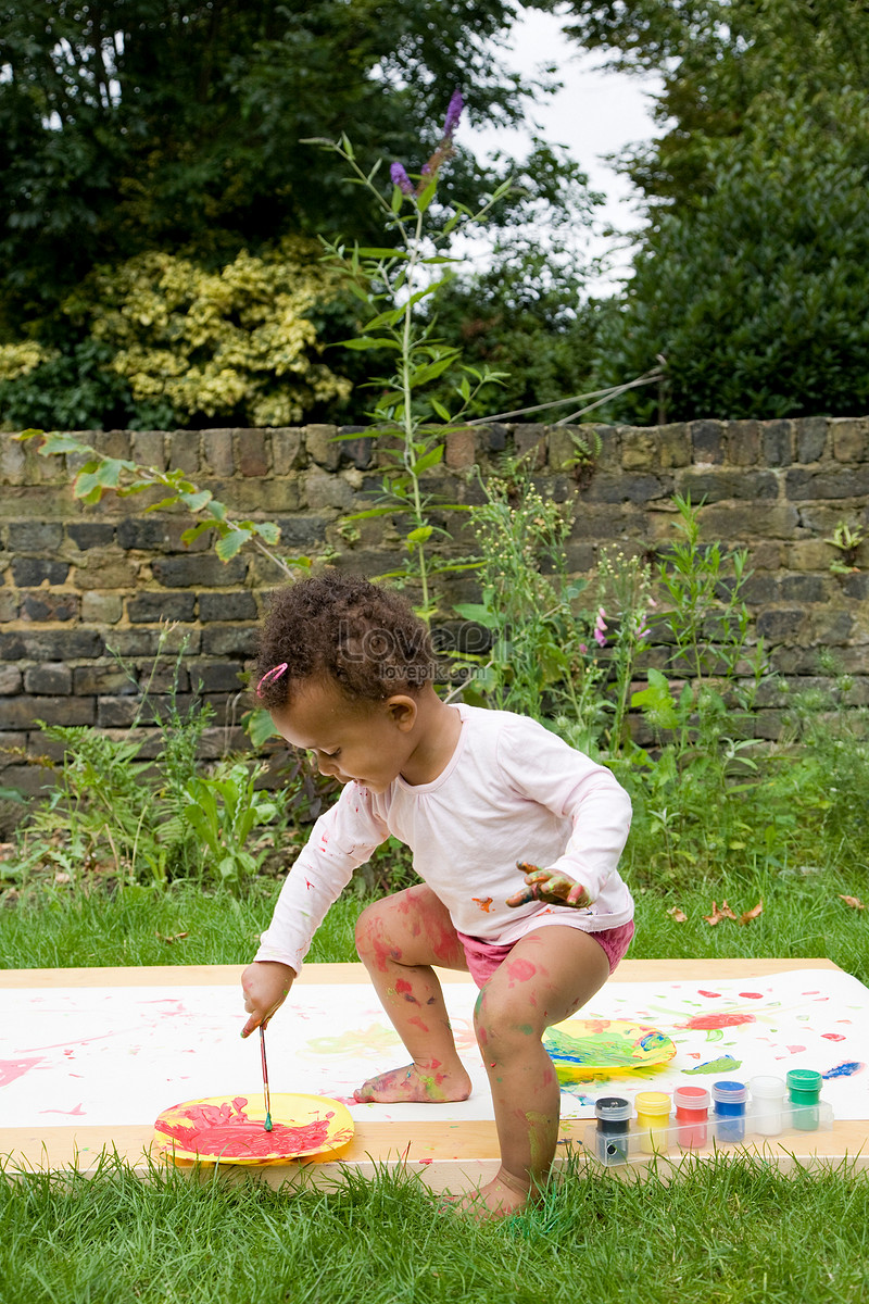 Child Drawing In The Garden Picture And HD Photos | Free Download On Lovepik