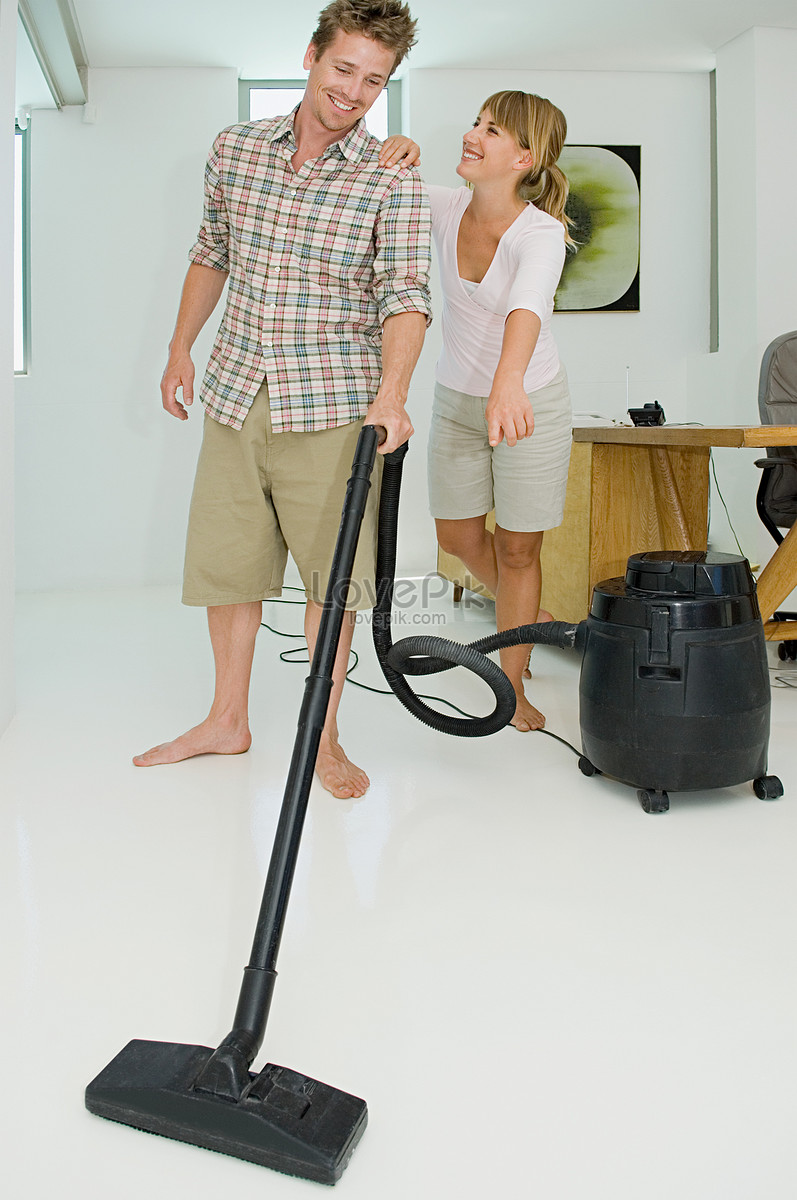 Чистый пар. Мужчина домработник фото. Чистота пара. Man Cleaner wife.