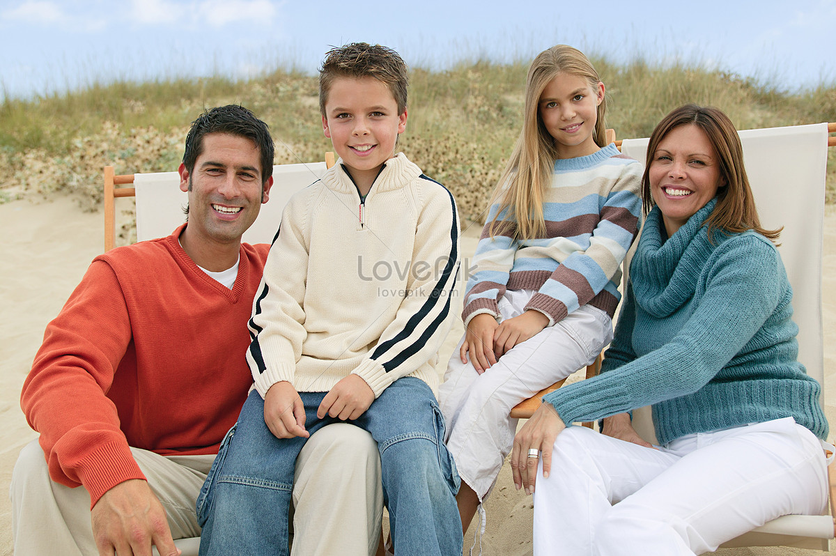 Deck Chairs Family On The Beach Picture And HD Photos | Free Download ...