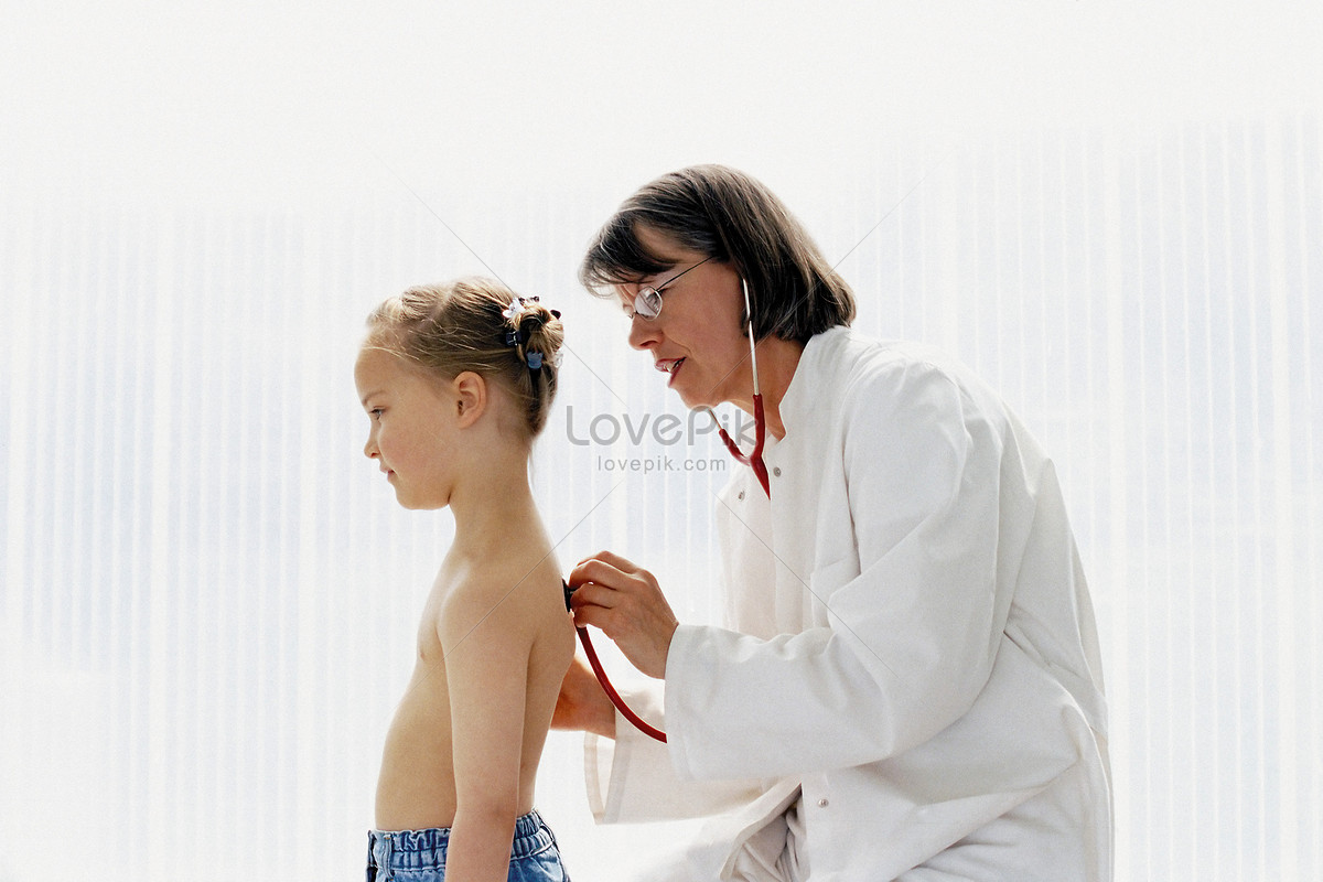 голая девочка у врача фото фото 12