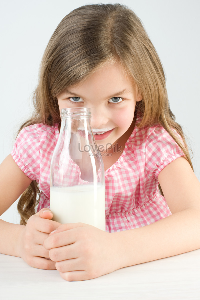 порно маленькая девочка в молоке (120) фото