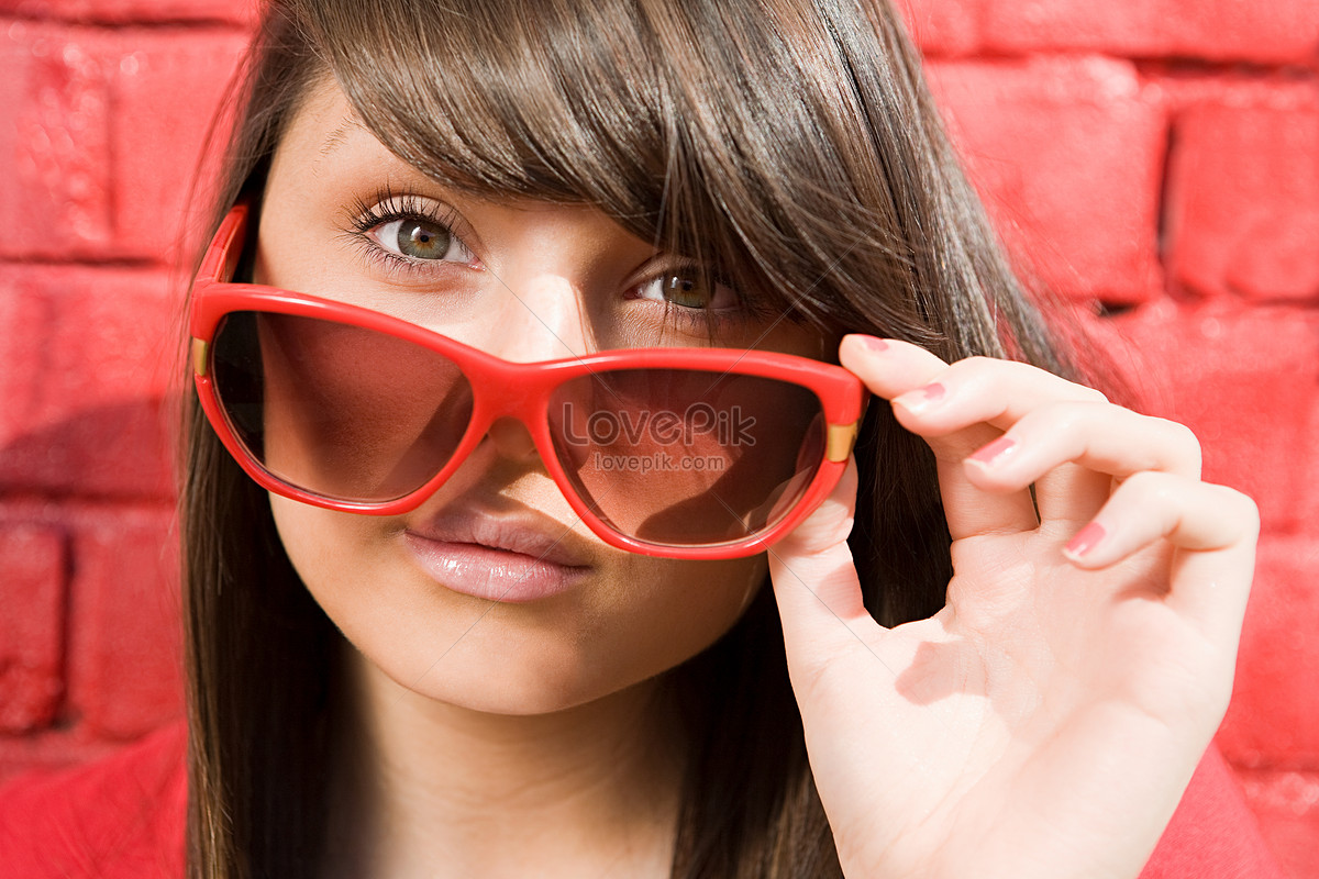 Girl Wearing Sunglasses Picture And HD Photos | Free Download On Lovepik