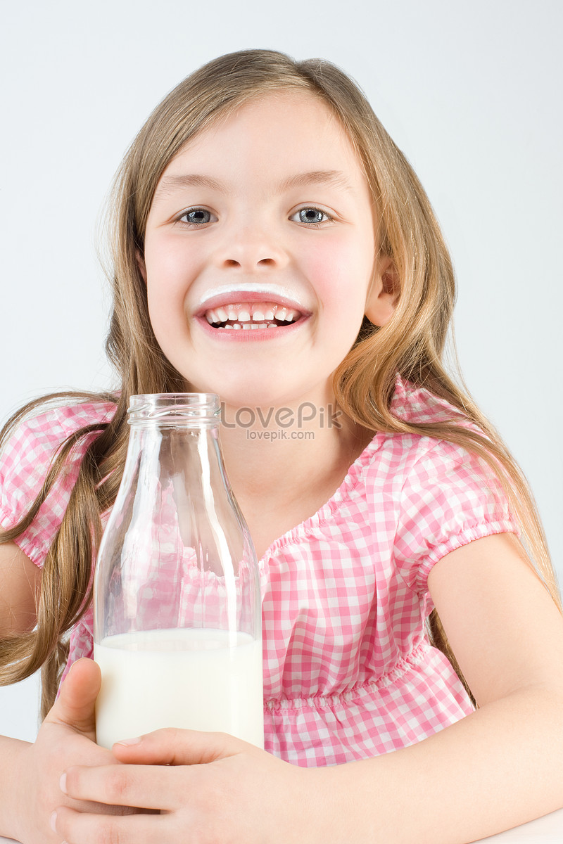 порно маленькая девочка в молоке фото 115