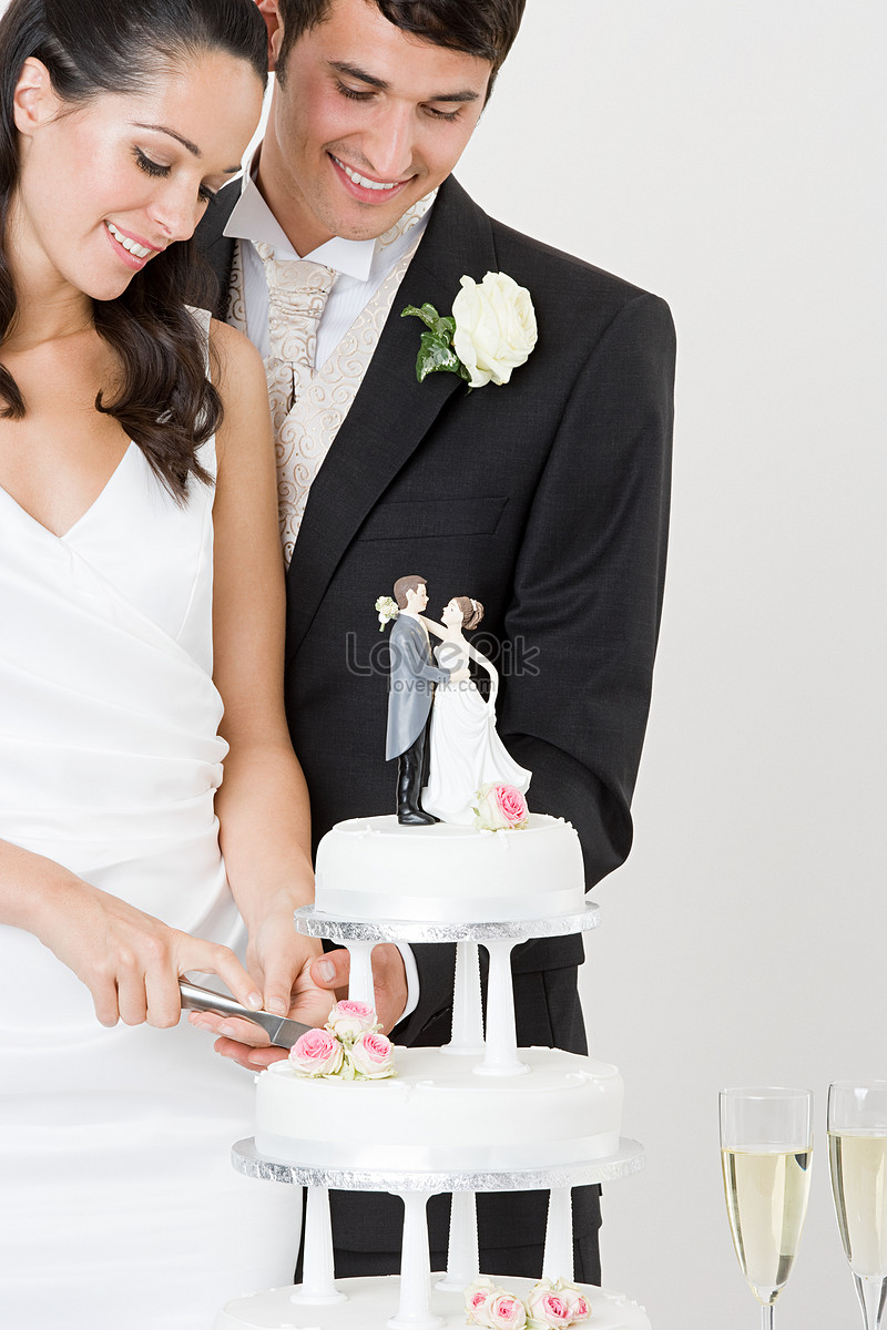 Groom Bride Cutting Wedding Cake Picture And HD Photos | Free ...