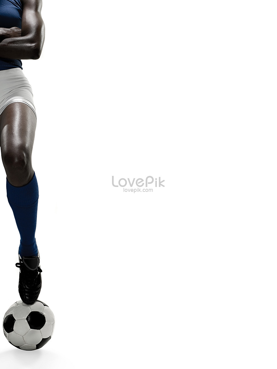 Imagen De Una Mujer Pisando La Pelota Foto | Descarga Gratuita HD Imagen de  Foto - Lovepik