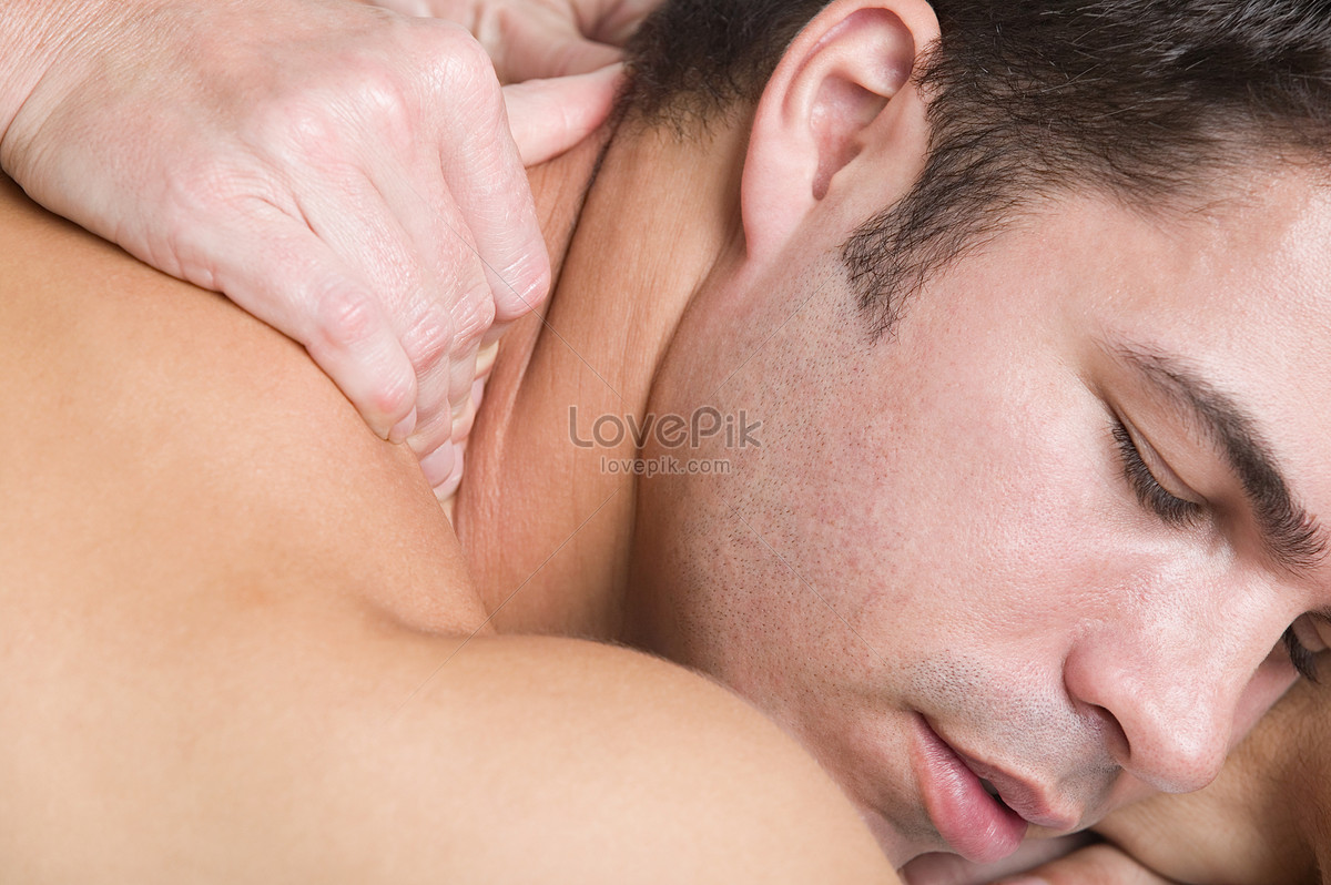 Homem Sendo Massageado Imagem Grátis_Foto Número 501460692_JPG Formato  Imagem_pt.lovepik.com