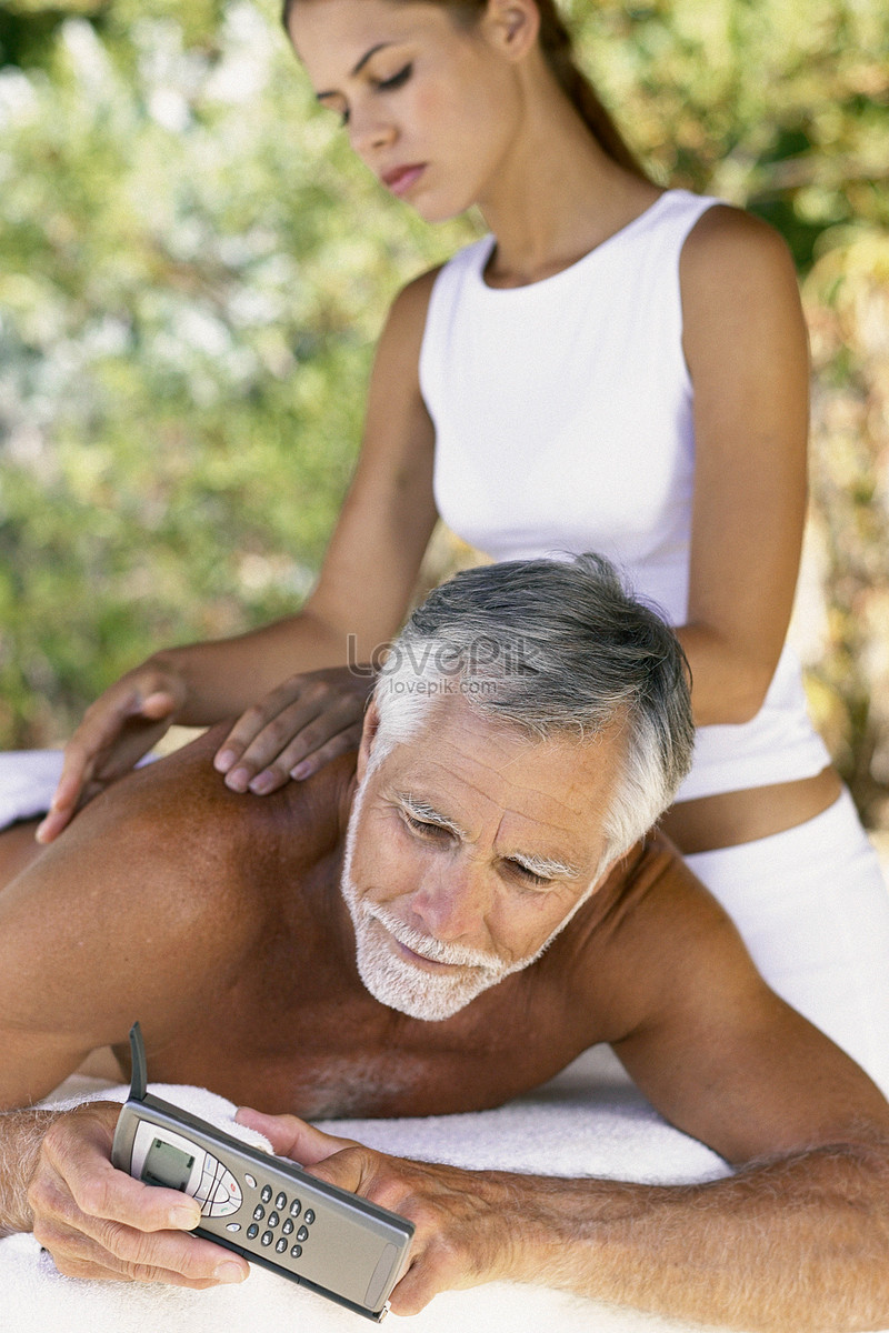 Homem Sendo Massageado Imagem Grátis_Foto Número 501464741_JPG Formato  Imagem_pt.lovepik.com