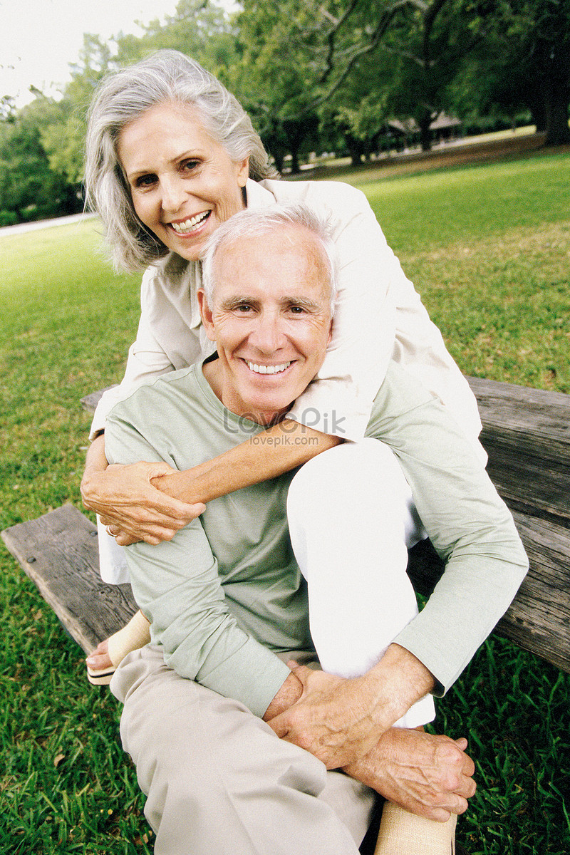 Happy Senior Couple Poses For Camera With Smiles Photo Background And  Picture For Free Download - Pngtree