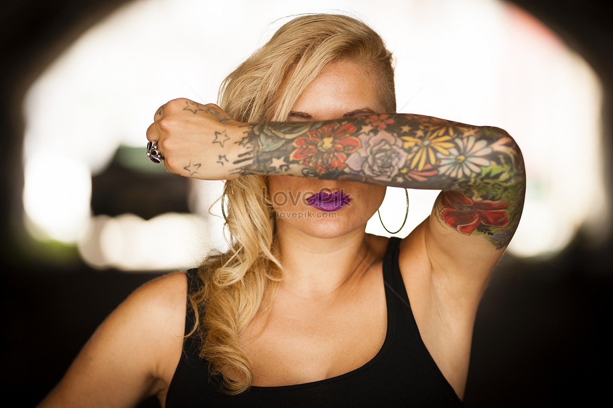 AI Generative. Healthy teeth and a beautiful wide smile of a young blonde  woman with tattoos on her face and body 32720369 Stock Photo at Vecteezy