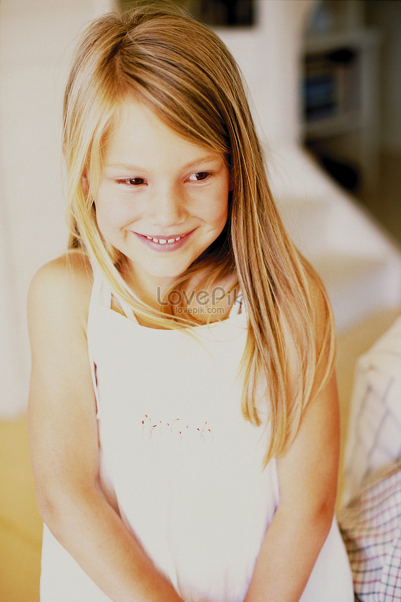 Retrato De Niña Sonriente Foto Descarga Gratuita Hd Imagen De Foto Lovepik 5535