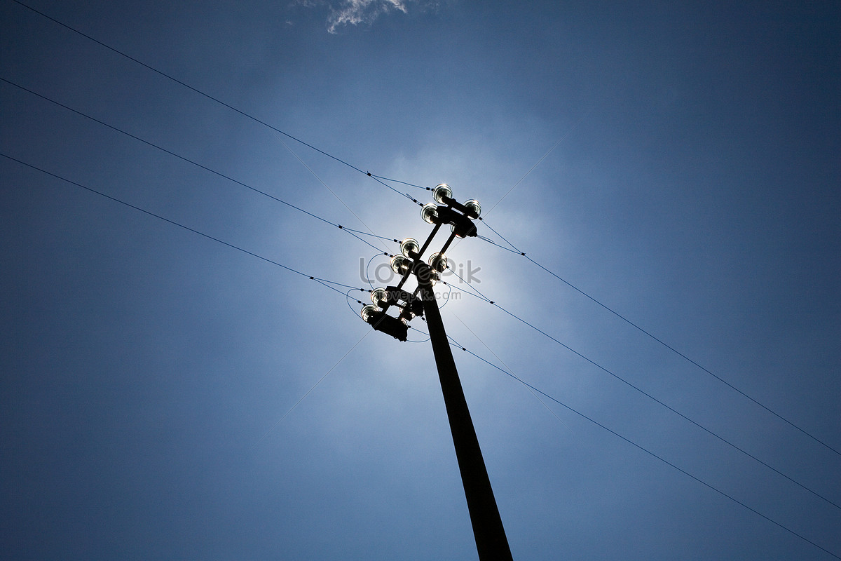 This telephone pole looks different. Телеграфный столб. Звуковые столбы. Electric Pole Transformer. Как выглядит телефонный столб.