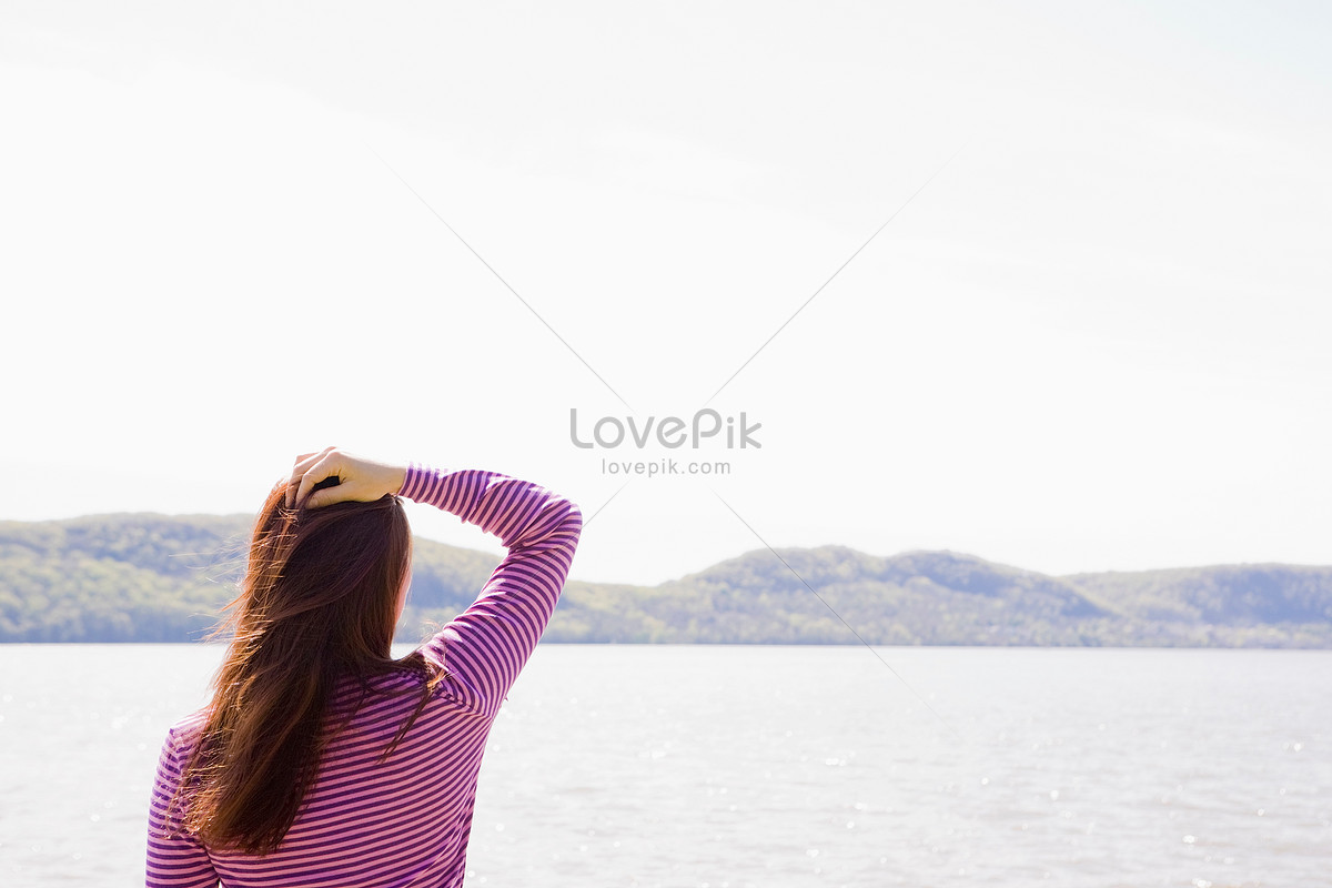 수평선을 향해 찾고 여자 사진 무료 다운로드 - Lovepik