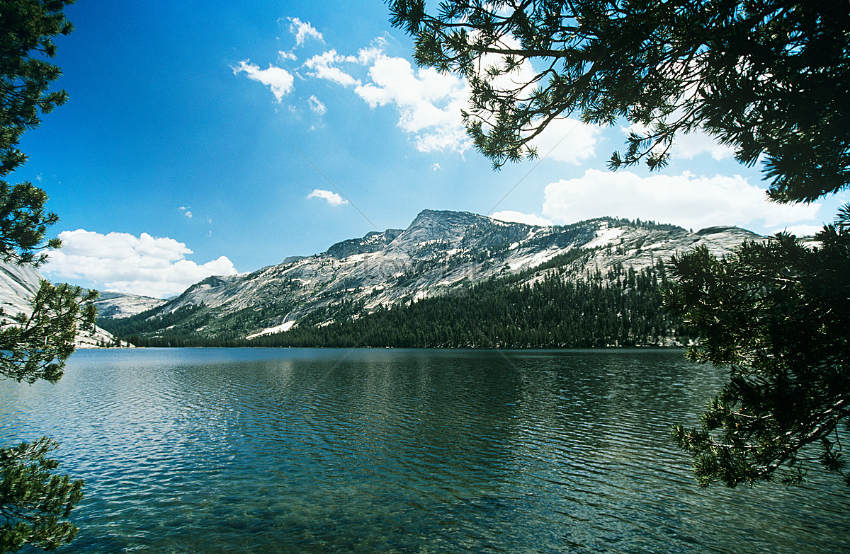 Tenaya Lake. LAKET.