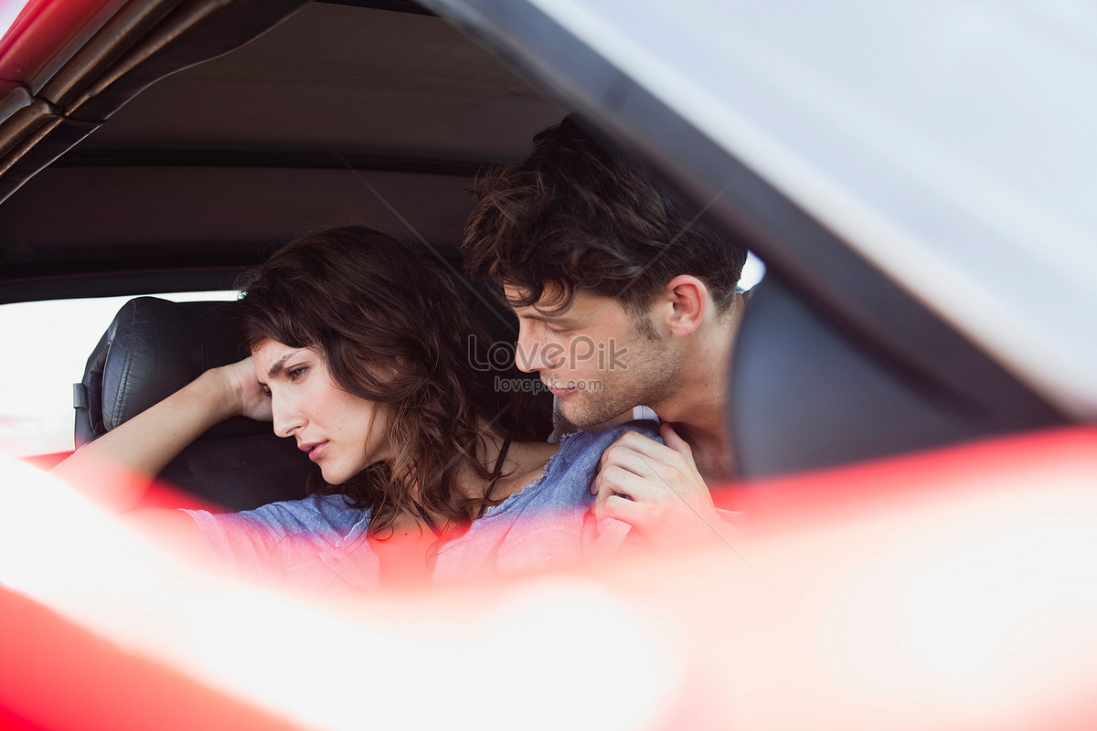 A couple sitting in the car, vehicle interior, couple, relationship HD Phot...