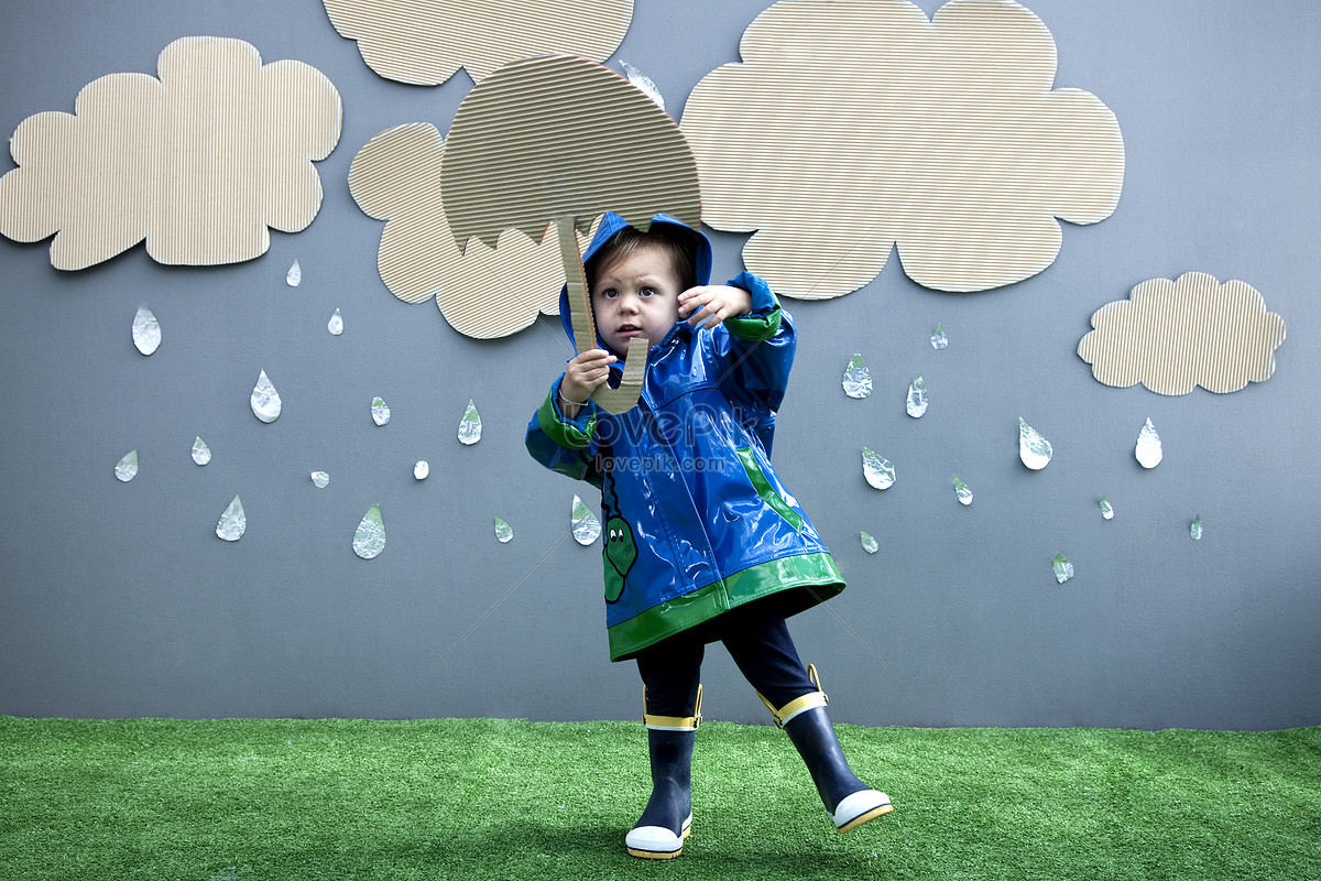 Baby Girl With Umbrella Picture And HD Photos | Free Download On Lovepik