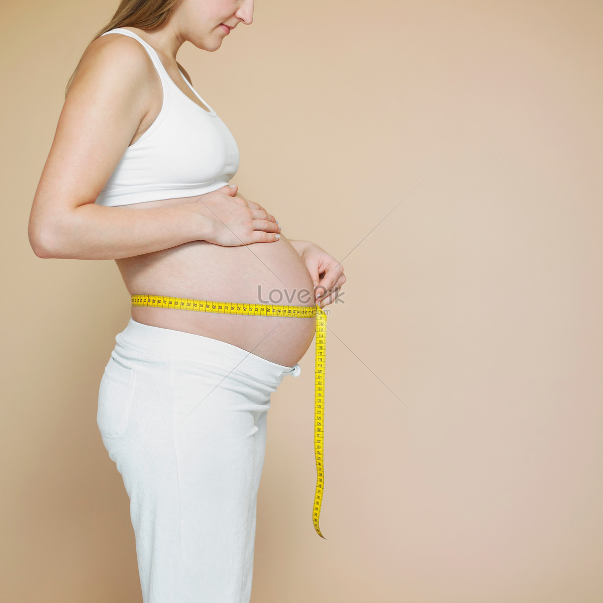 Тянет живот на 40. Оцените живот. Чем меряют живот беременным. Во время беременности комок на животе.