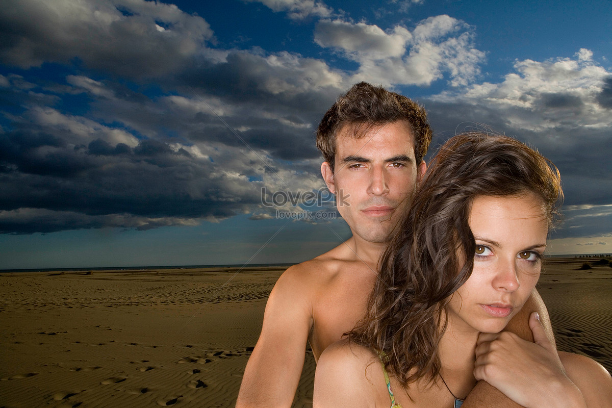 Фотография на тему Красивая сексуальная пара влюбленных | PressFoto