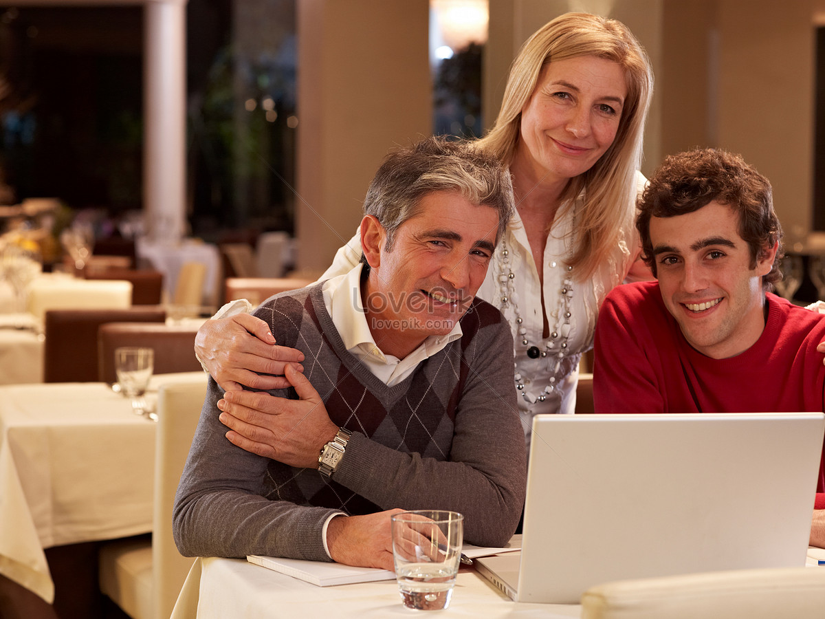 Family Business Meeting Picture And HD Photos | Free Download On Lovepik