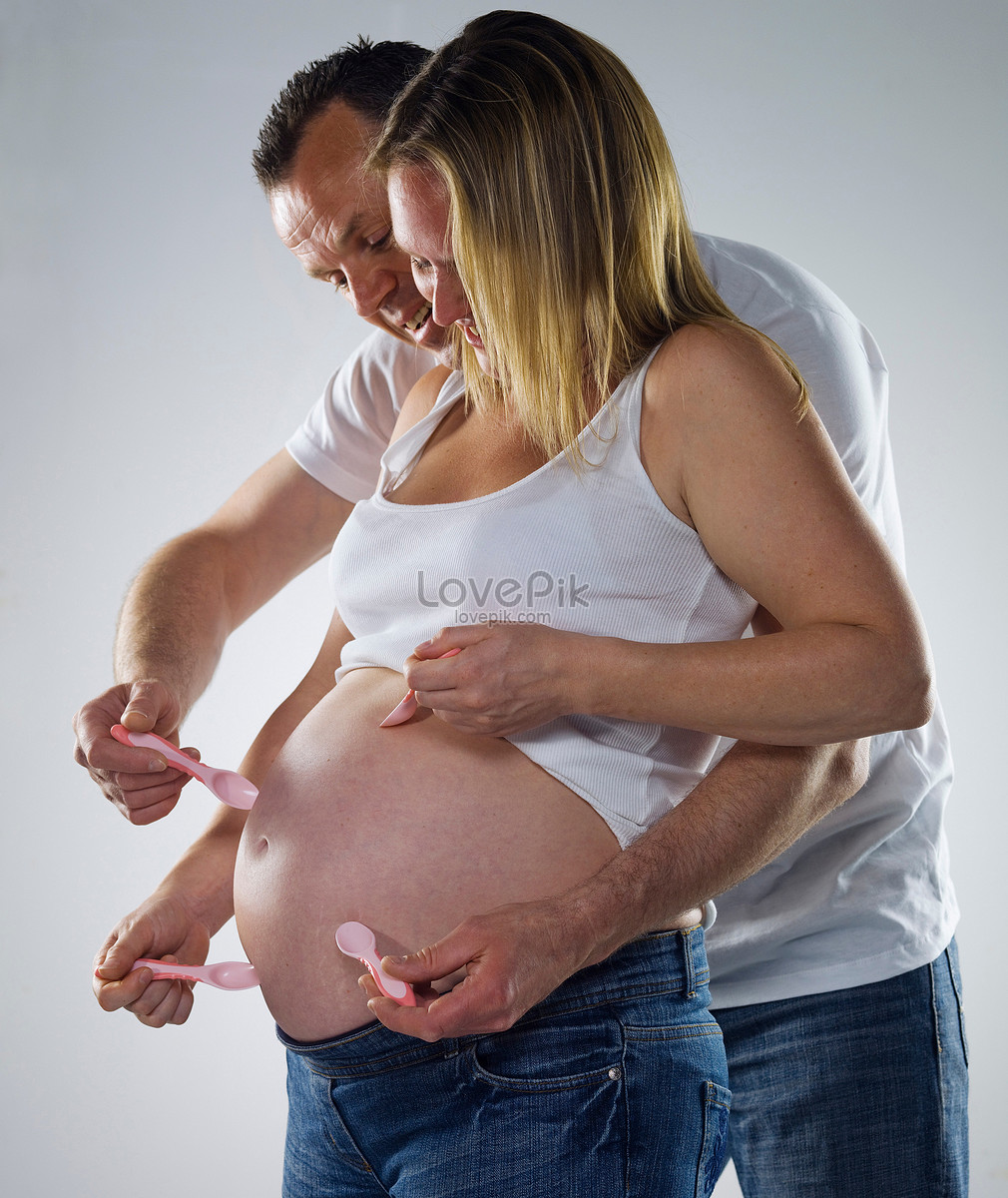 Hombre Abrazar Mujer Embarazada Foto Descarga Gratuita HD Imagen de Foto 