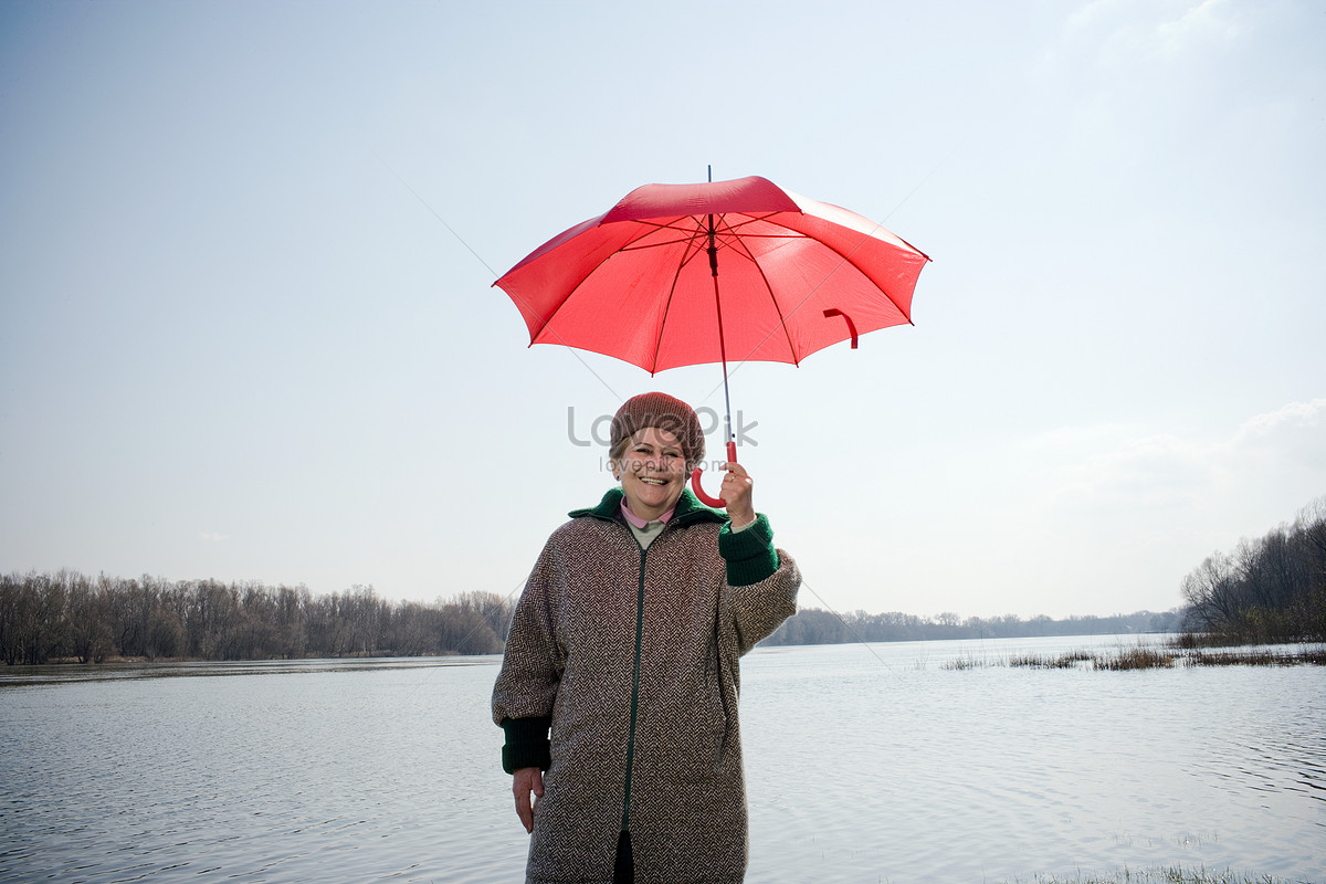 Old Lady Holding A Red Umbrella Picture And HD Photos | Free Download On  Lovepik