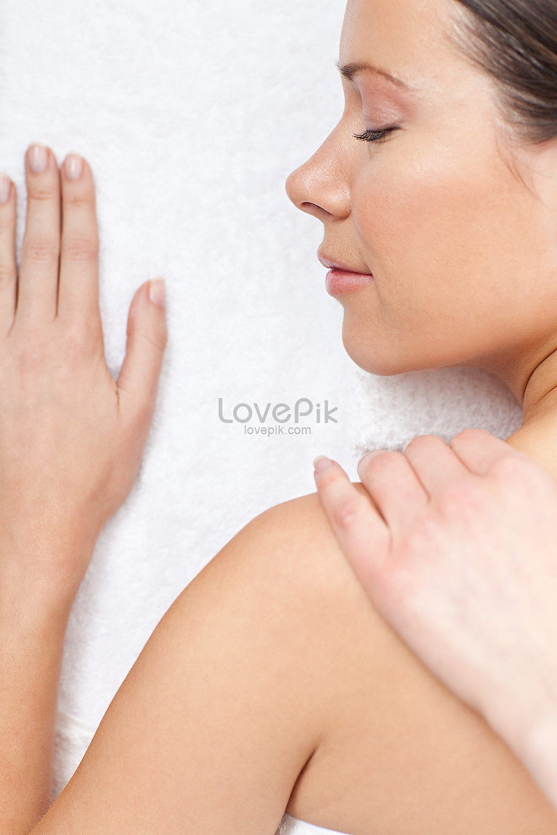 Woman Having A Massage Picture And Hd Photos Free Download On Lovepik