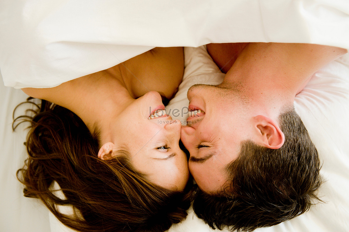 15 Best Cuddling Positions for Couples - How to Cuddle
