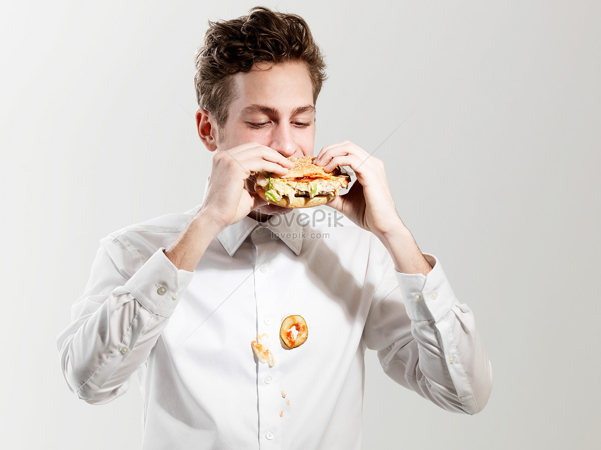 ชายหนุ่มกำลังกินแซนด์วิช Hd ภาพถ่ายหิว ชายหนุ่ม นักธุรกิจ ดาวน์โหลด