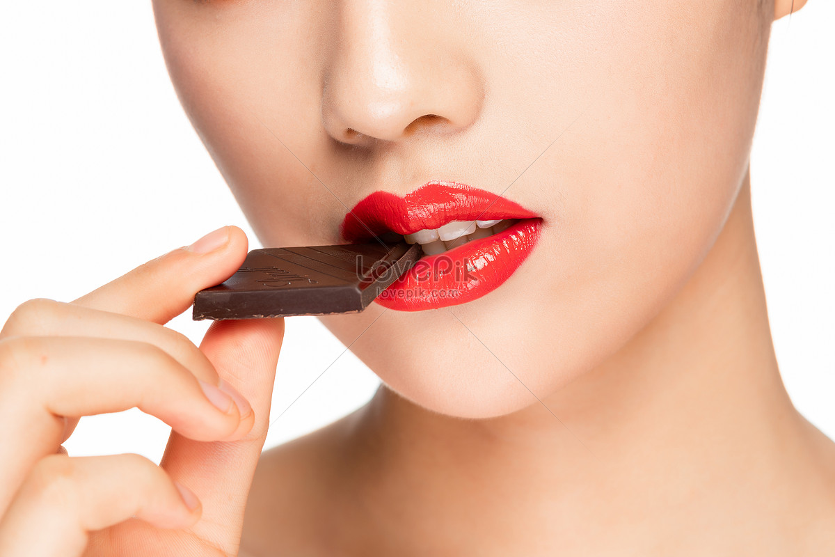 Ели рот. Chocolate mouth Red.