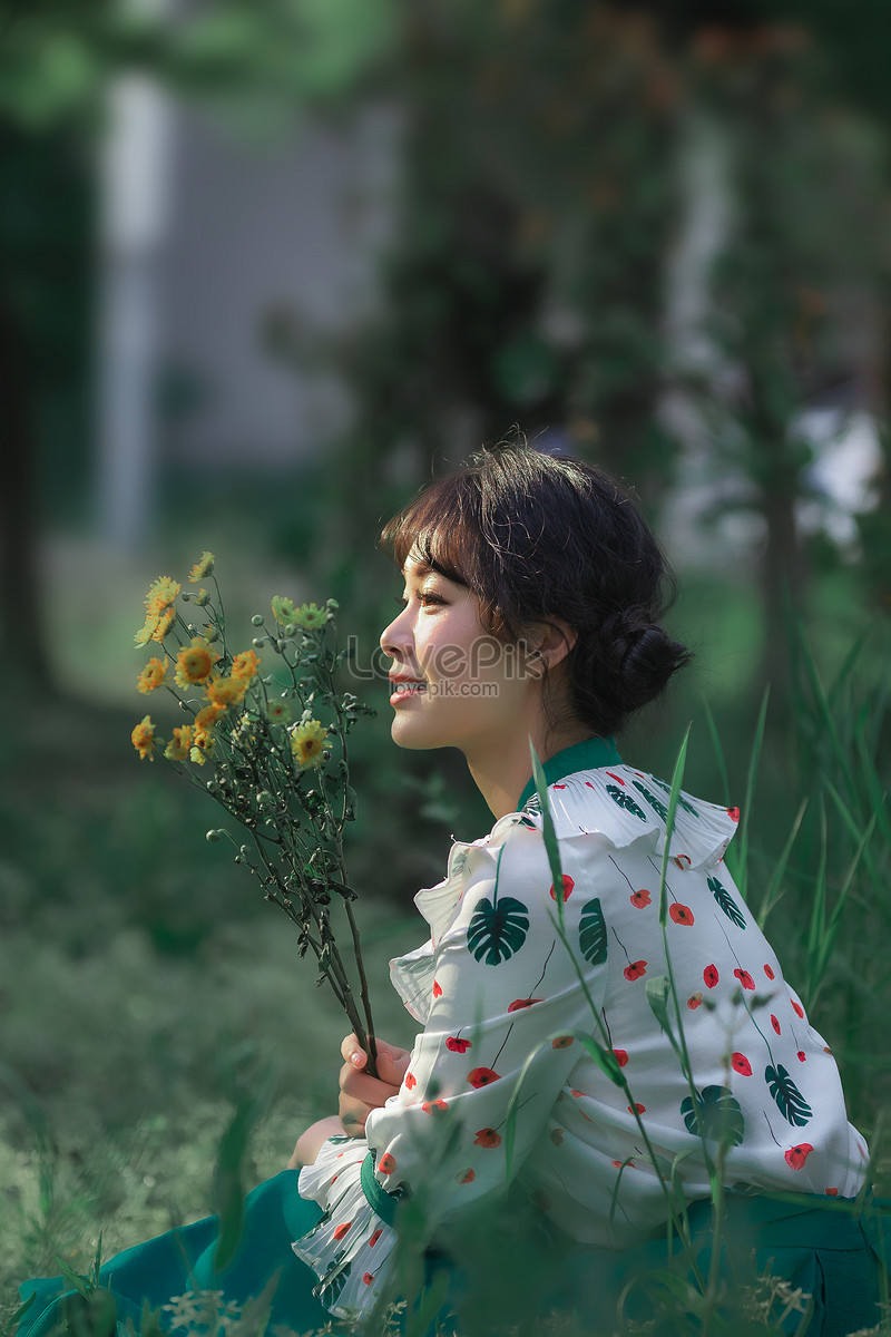 Girl In Spring Picture And HD Photos | Free Download On Lovepik