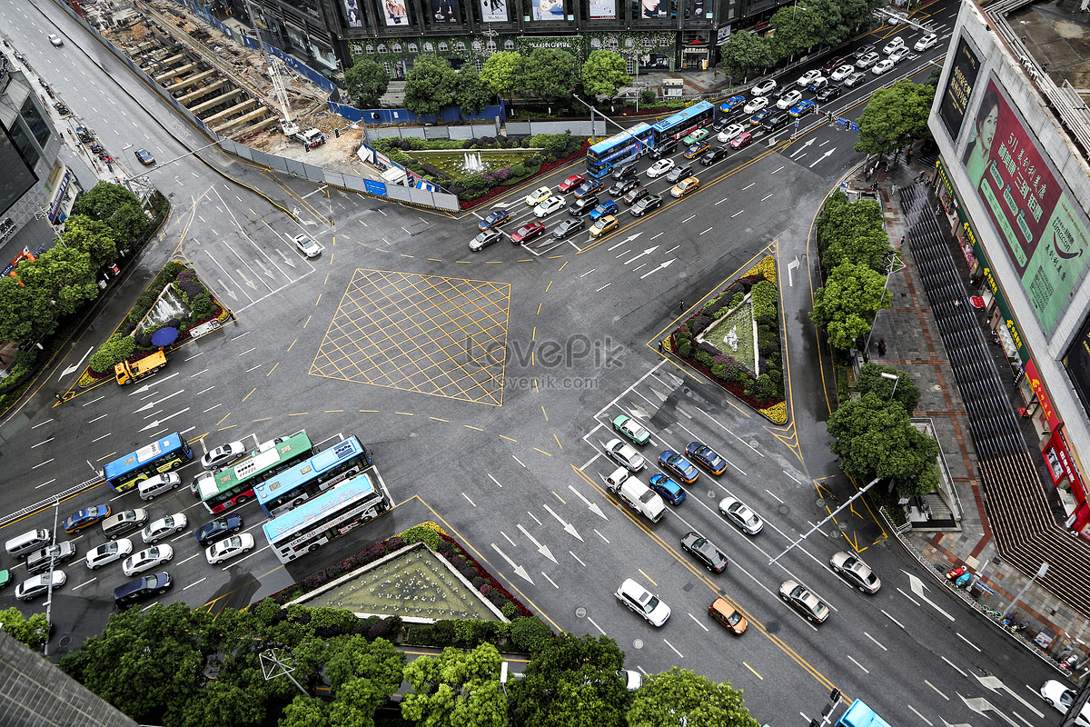 Hãy cùng đến với ảnh giao thông để chiêm ngưỡng vẻ đẹp của sự lưu thông thông suốt và sự đan xen của chiếc xe trên các con đường.