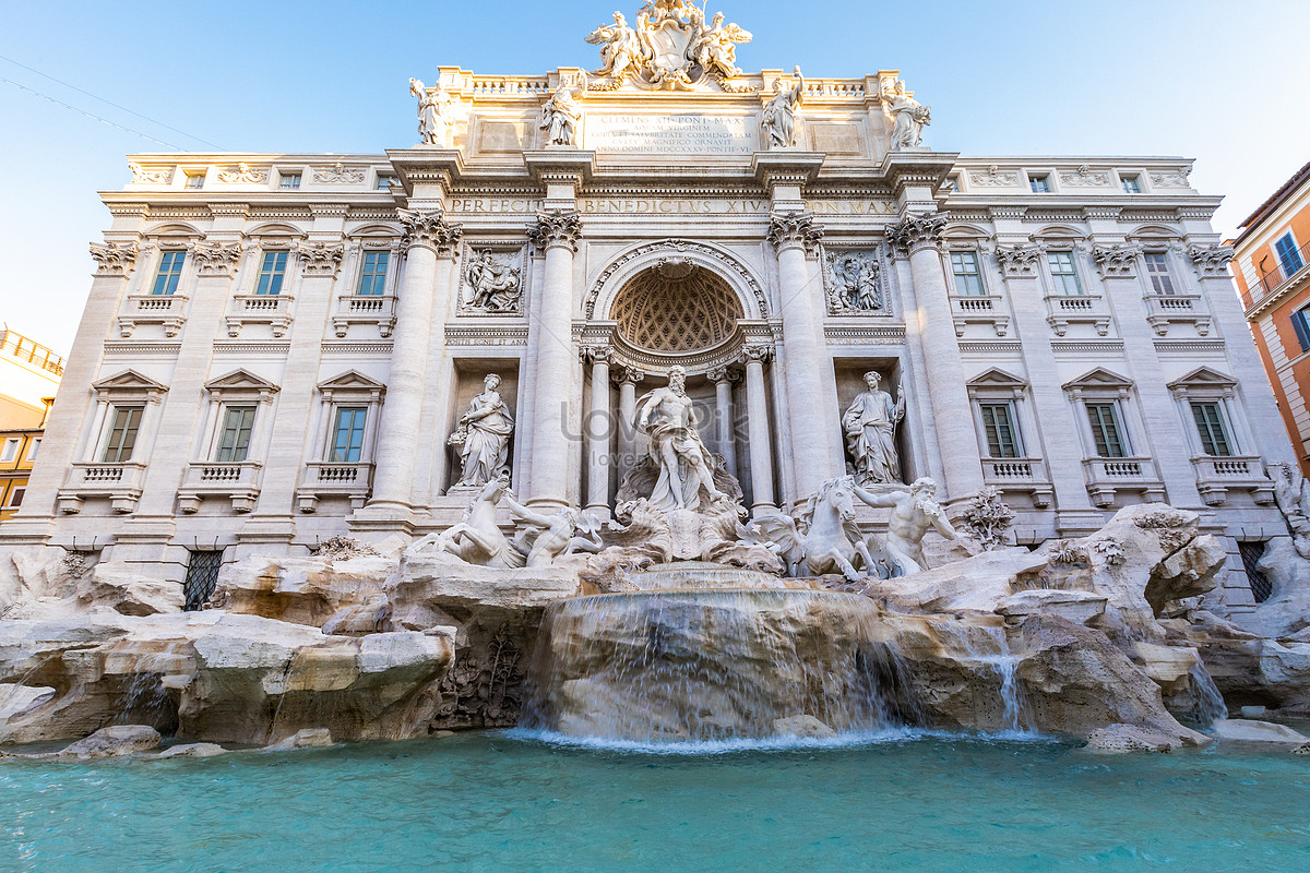 trevi fountain neptune