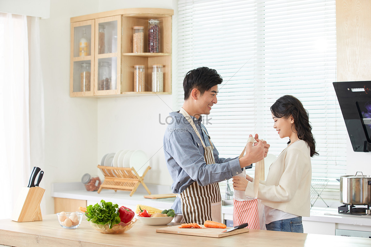 Young Man Wears Apron To His Wife Picture And HD Photos | Free Download ...