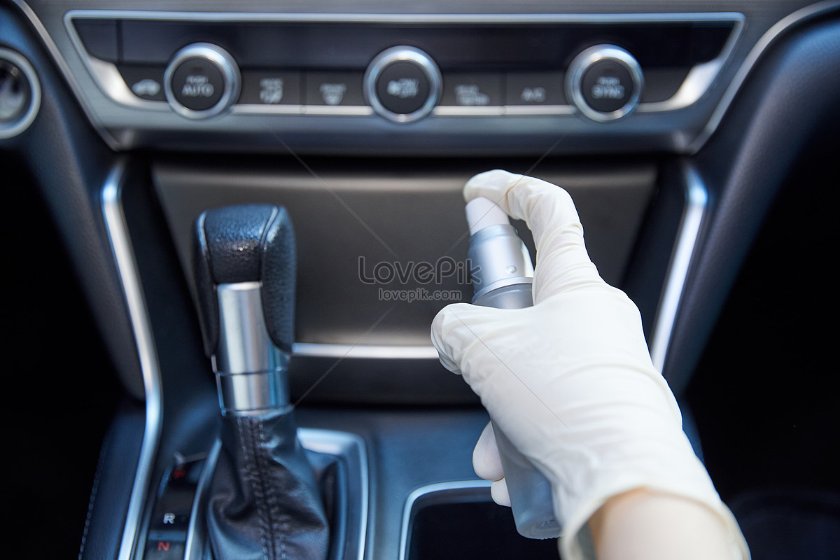 Photo de Jeune Homme, Nettoyage, Voiture, à, Chiffon Microfibre, Et,  Vaporisateur, Image, boutique, avec, nettoyer Photo images free download -  Lovepik