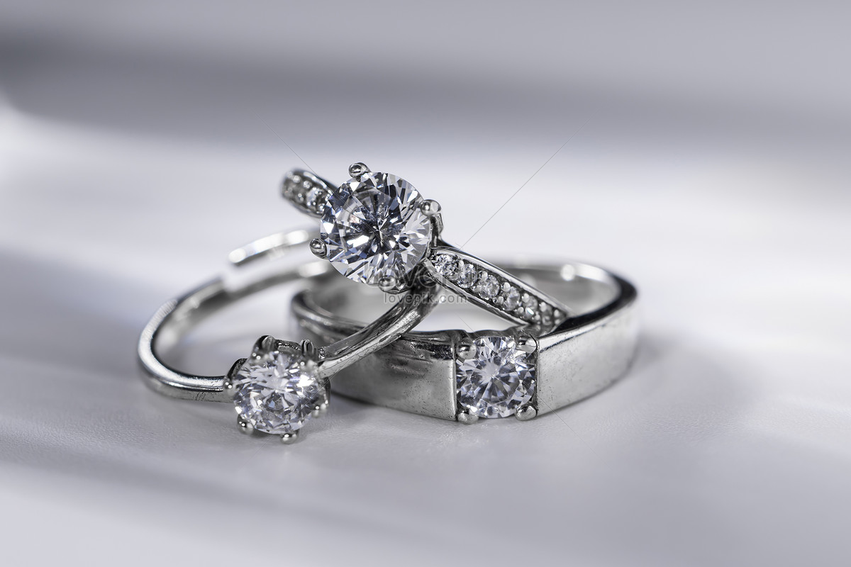 33,283 Diamond Ring Stock Photos, High-Res Pictures, and Images - Getty  Images