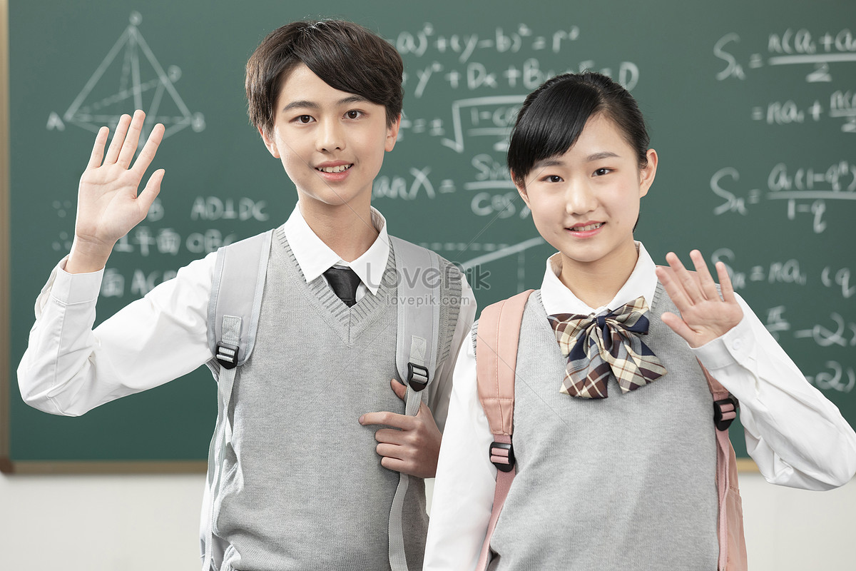 Junior High School Students Saying Hello In The Classroom Picture And HD  Photos | Free Download On Lovepik