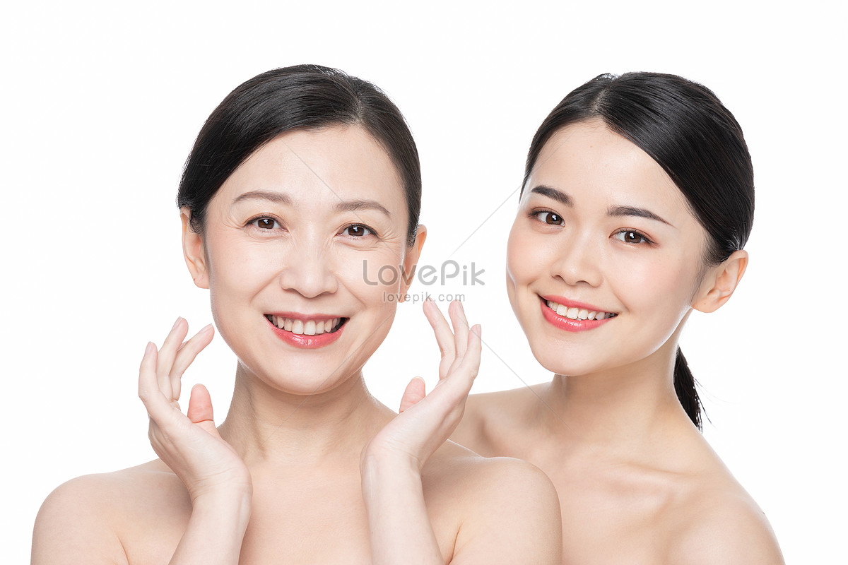 Mother And Daughter Beauty Skin Care Moisturizing Maintenance Picture ...