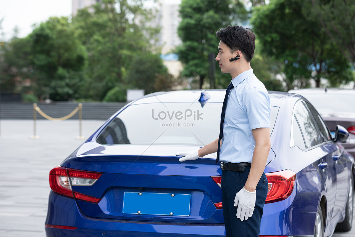 lovepik-service-image-of-private-car-dri