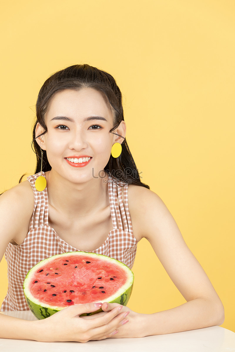 Sweet Beauty Sex Eating Watermelon Picture And HD Photos | Free Download On  Lovepik