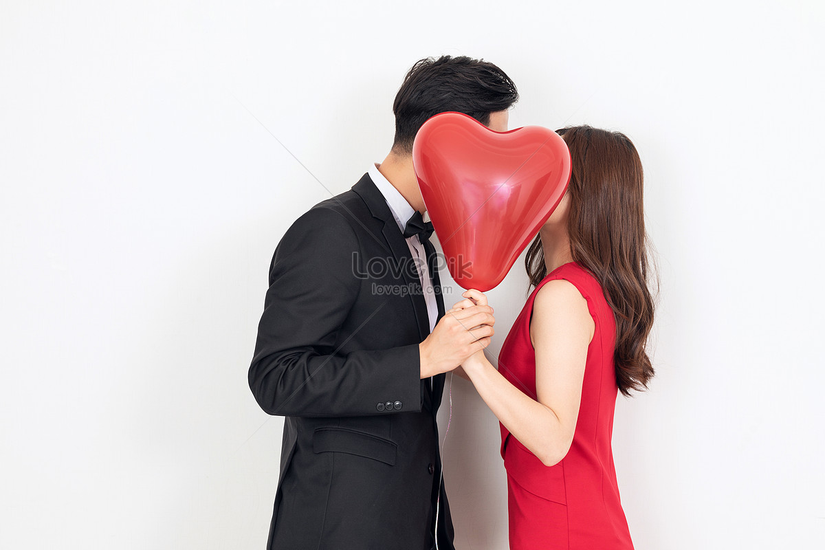 649 Couple Kissing Balloon Stock Photos, High-Res Pictures, and Images -  Getty Images