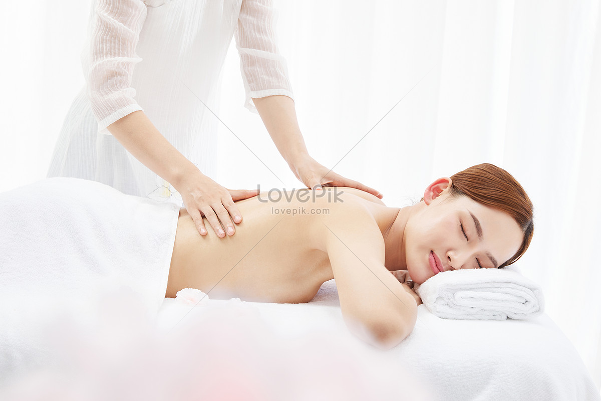 Premium Photo  Young beautiful woman enjoying back and shouders massage in  spa